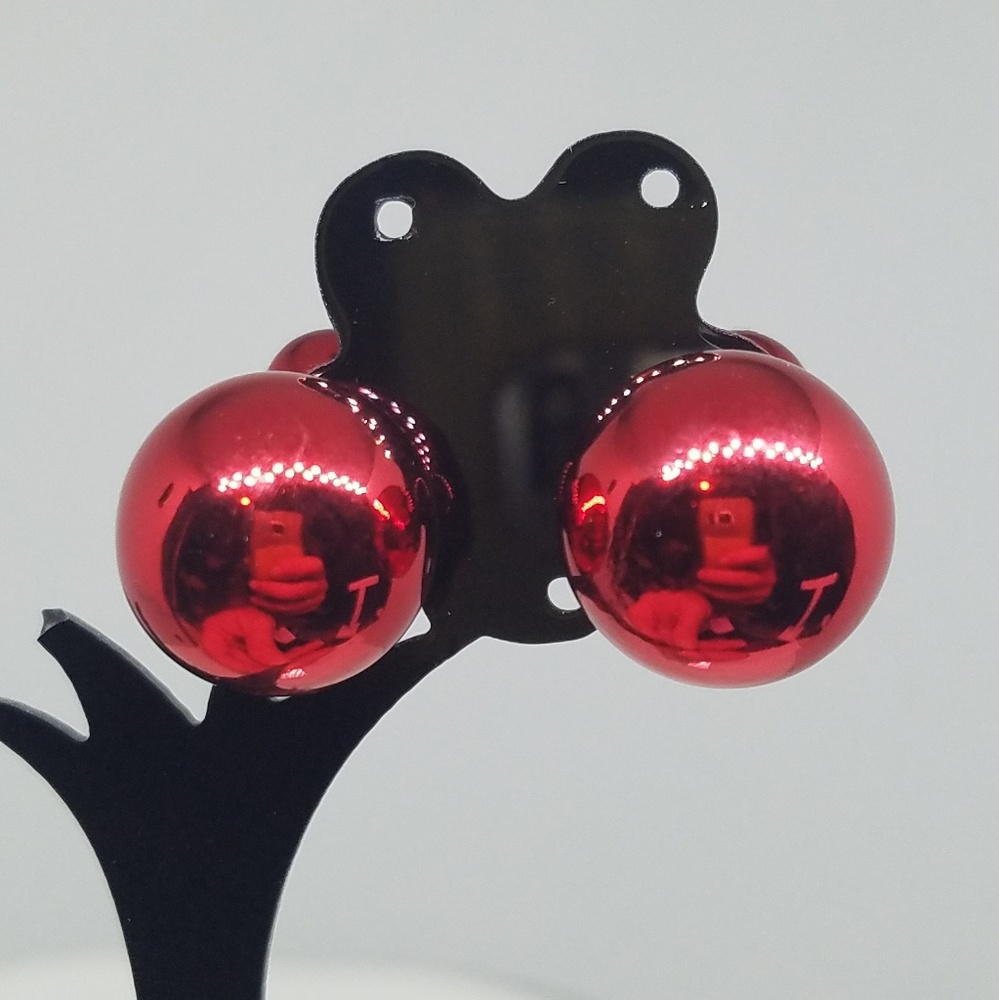 🎄free w purchase sided Ruby Red Earrings